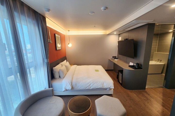 Room 43 of 219
