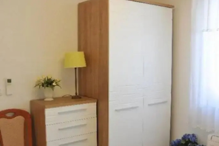 Room 6 of 14