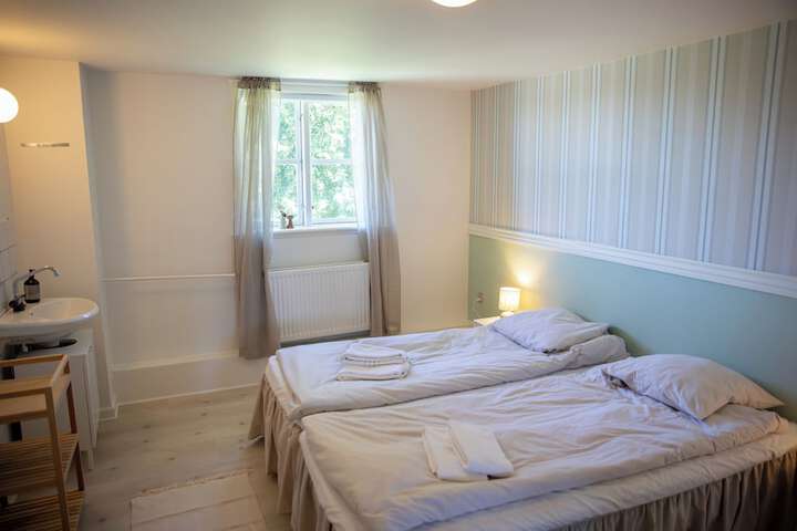 Room 8 of 15
