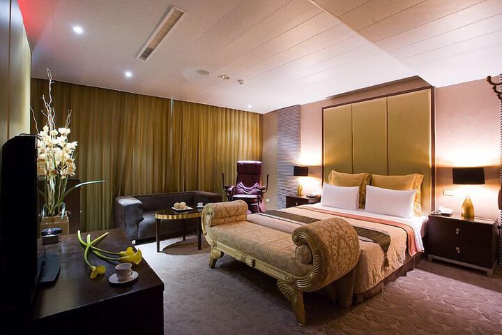 Room 32 of 54