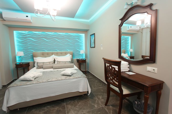 Room 8 of 85