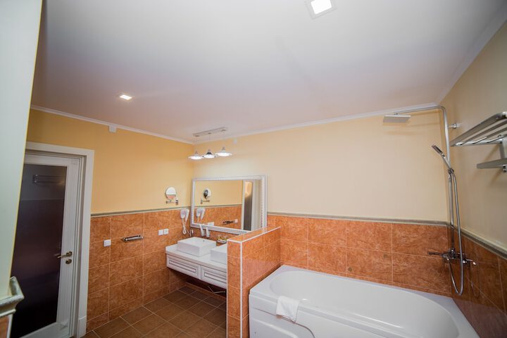 Room 16 of 23