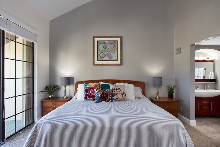 Room 4 of 23