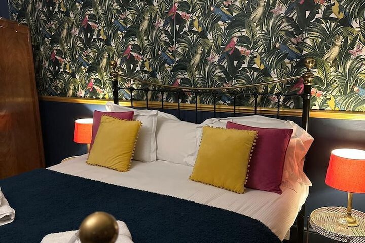 Room 9 of 31