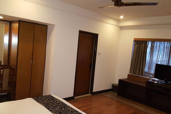 Room 19 of 77