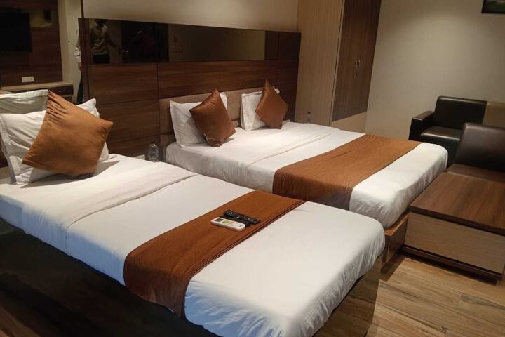 Room 8 of 14