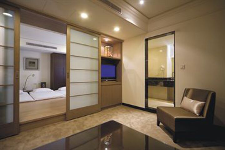Room 21 of 28