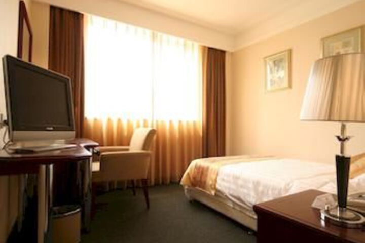Room 5 of 14