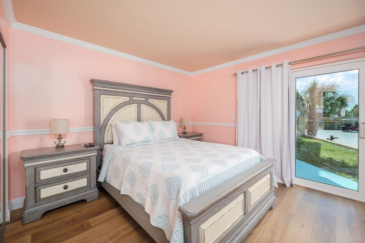 Room 4 of 17