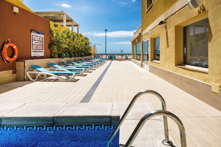 Pool 90 of 131