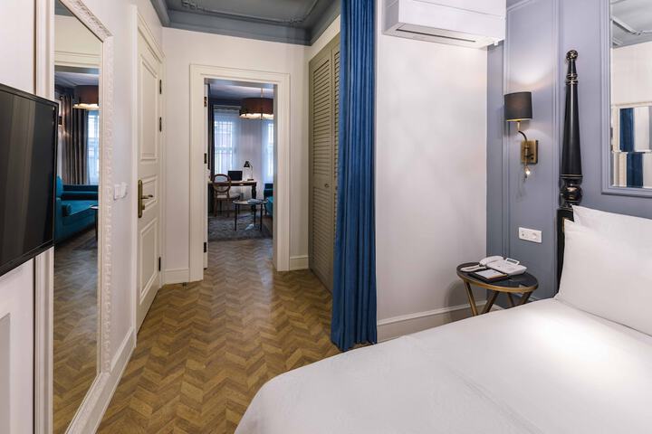 Room 21 of 54