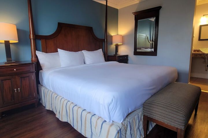 2 Queen Beds Pool Side (1 of 21)