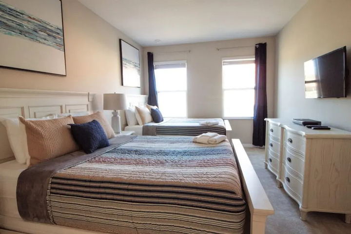 Room 4 of 27