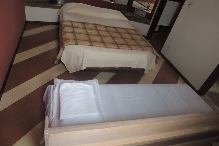 Room 7 of 25