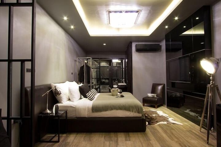 Room 5 of 42