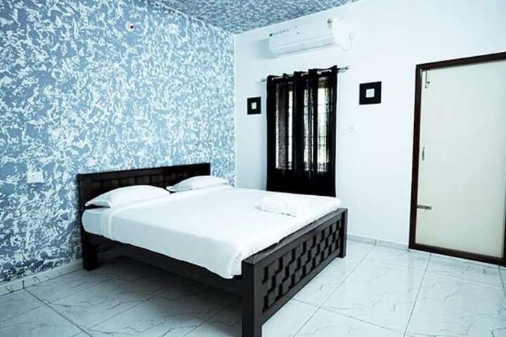Room 11 of 22