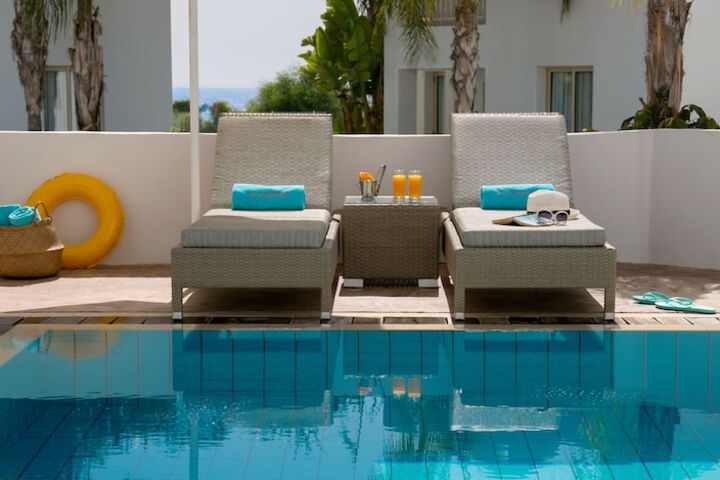 Hotel with Pool