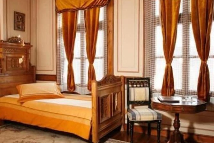 Room 9 of 79