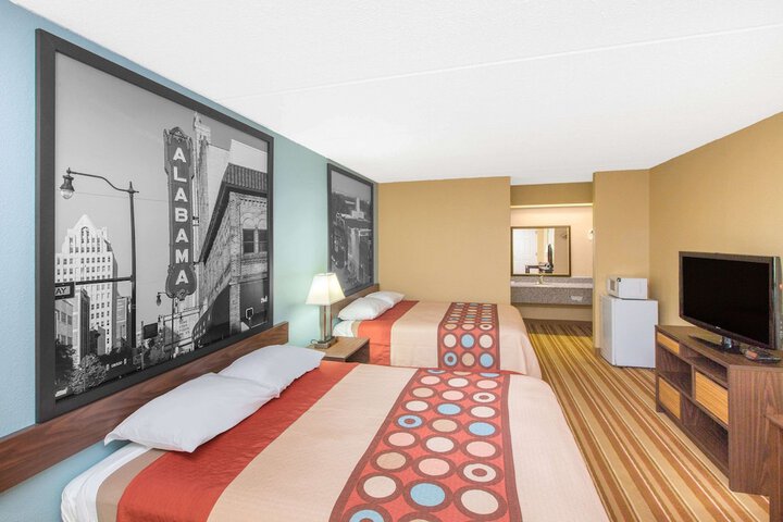 1 Queen Bed (2 of 10)