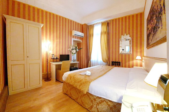 Room 3 of 44