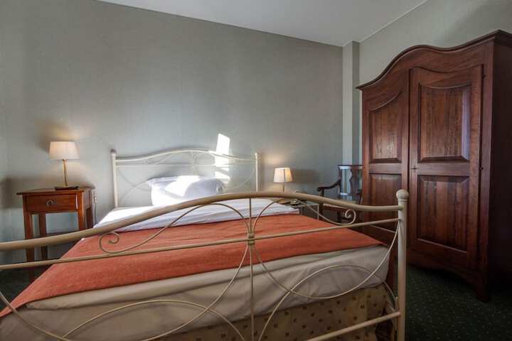 Room 8 of 52