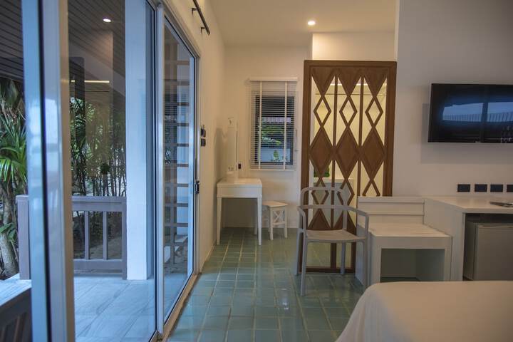 Room 4 of 155