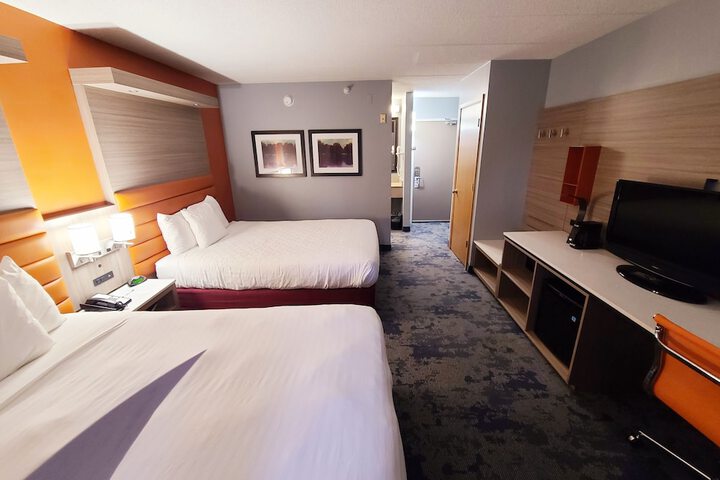 2 Queen Beds (13 of 31)