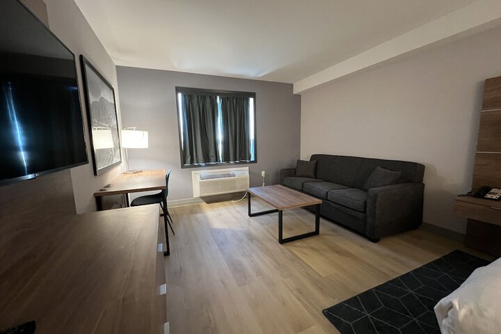 Room 6 of 26