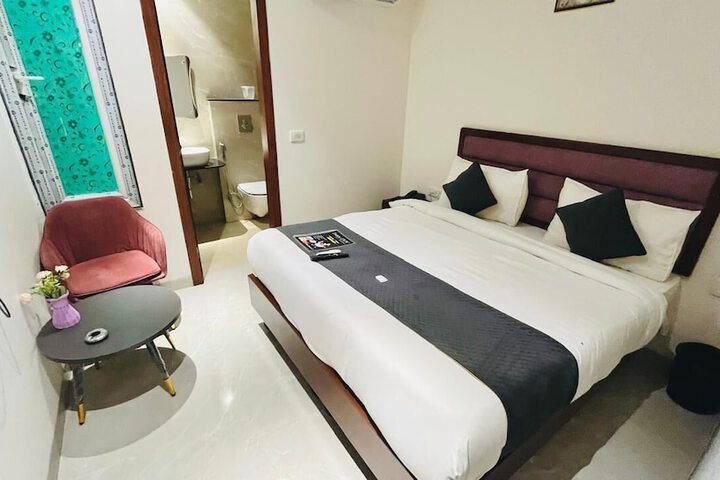 Room 10 of 29