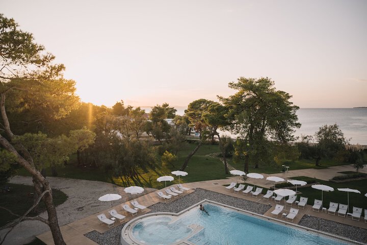 Hotel Pool