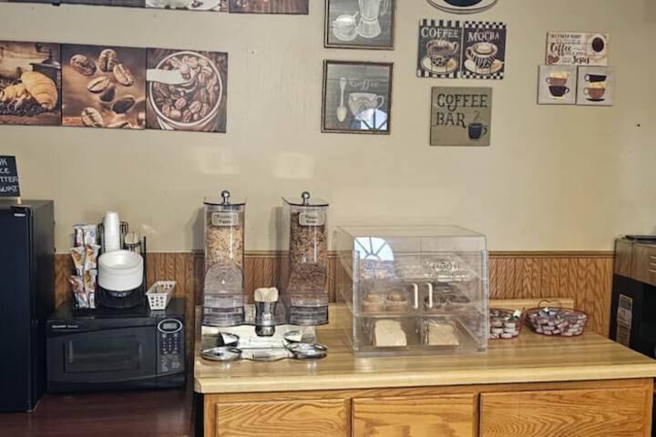 Breakfast/Coffee Service 12 of 17