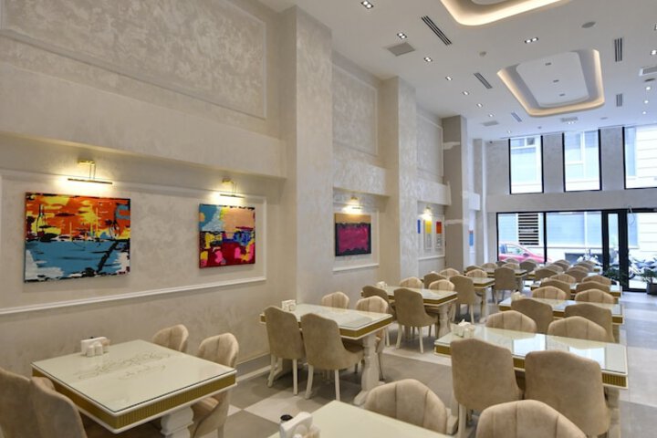Dining 84 of 102