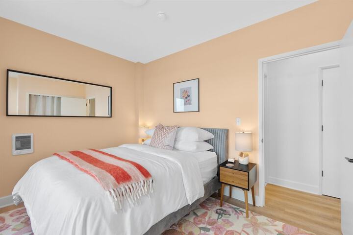 Room 60 of 172