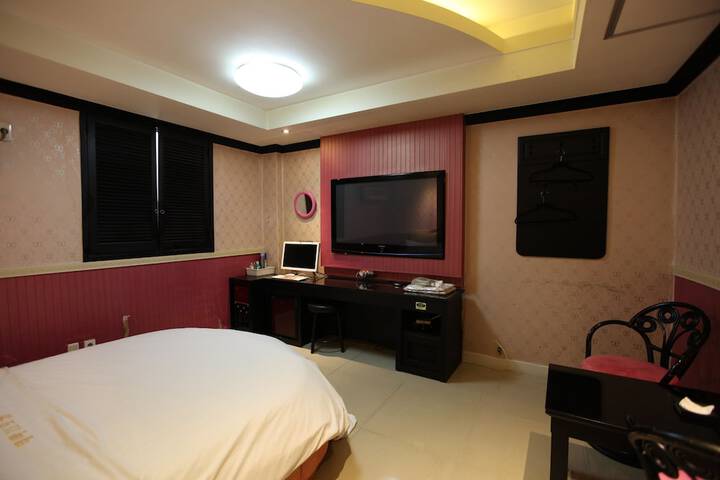 Room 13 of 52