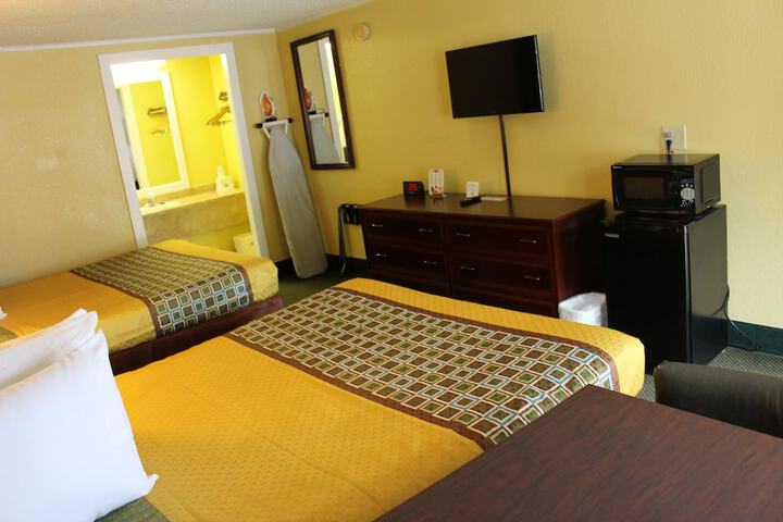 2 Queen Beds (6 of 14)