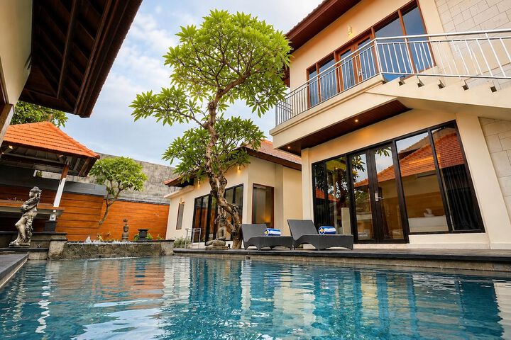 Pool Hotel