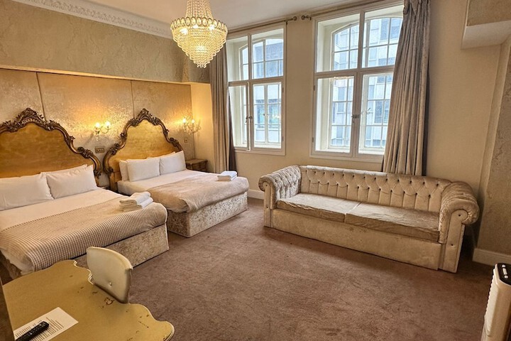Room 71 of 171