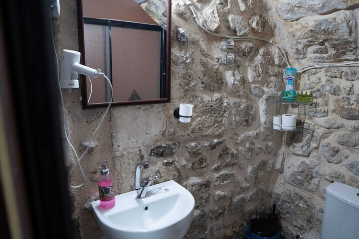 Room 15 of 18