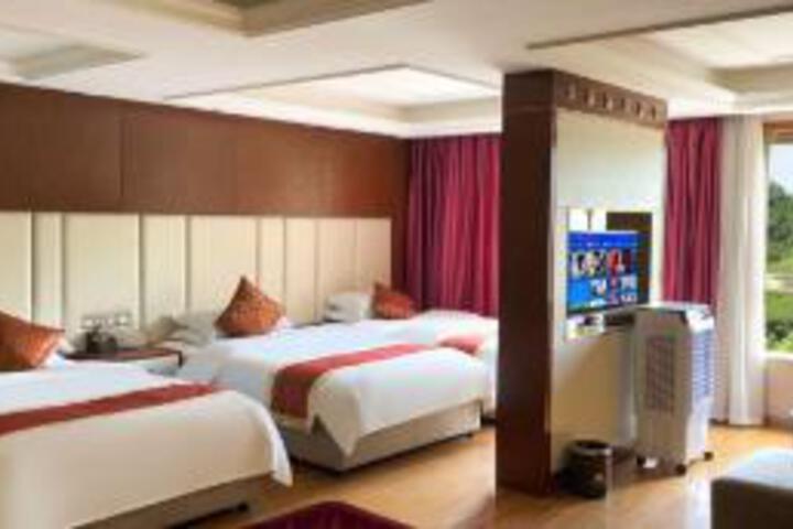 Room 6 of 8