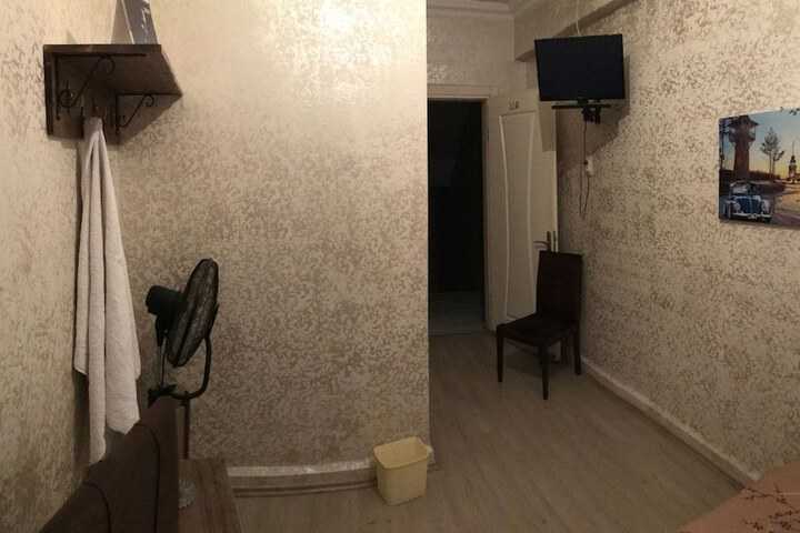 Room 9 of 22