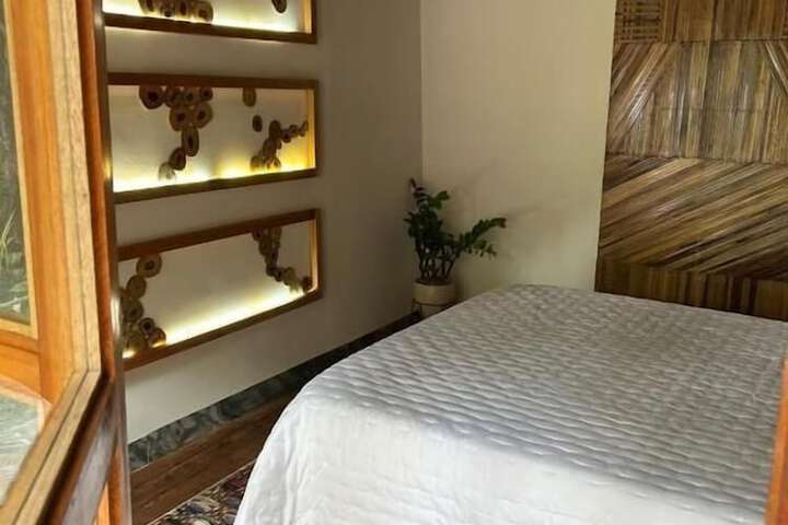 Room 10 of 26