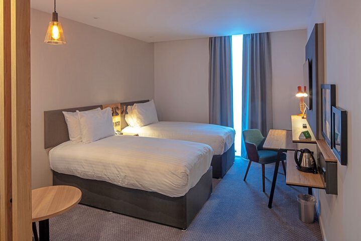 Room 2 of 62