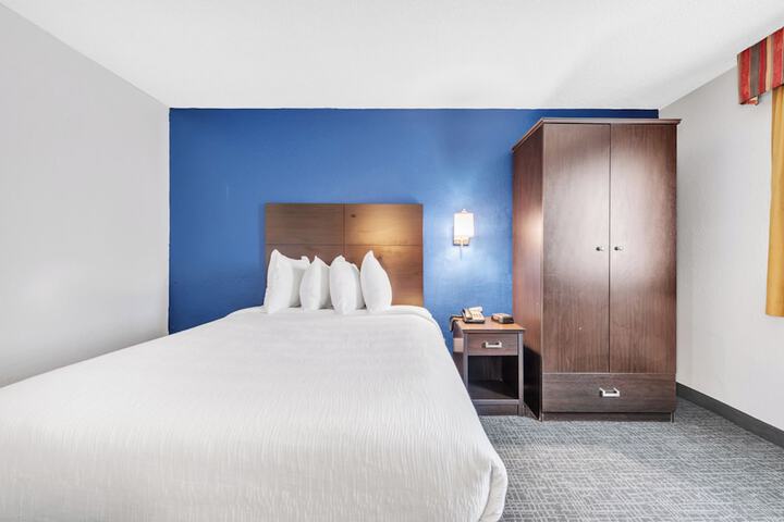 2 Double Beds (3 of 7)