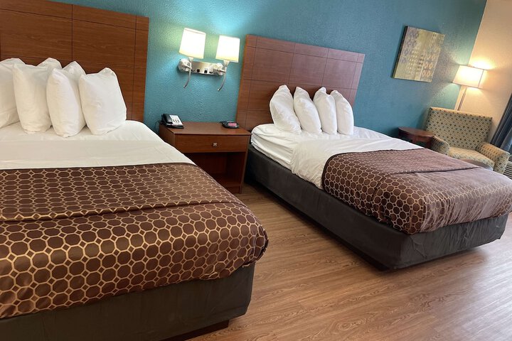 2 Double Beds - Wireless High Speed Internet, Microwave and Refrigerator, Coffee Maker (5 of 9)