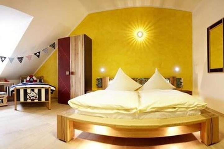 Room 6 of 26