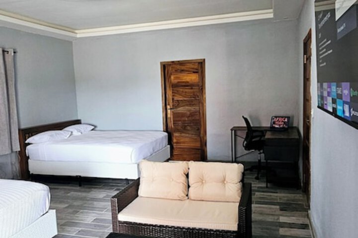 Room 4 of 10
