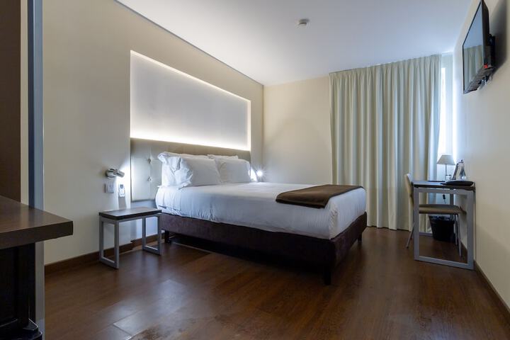 Room 6 of 82