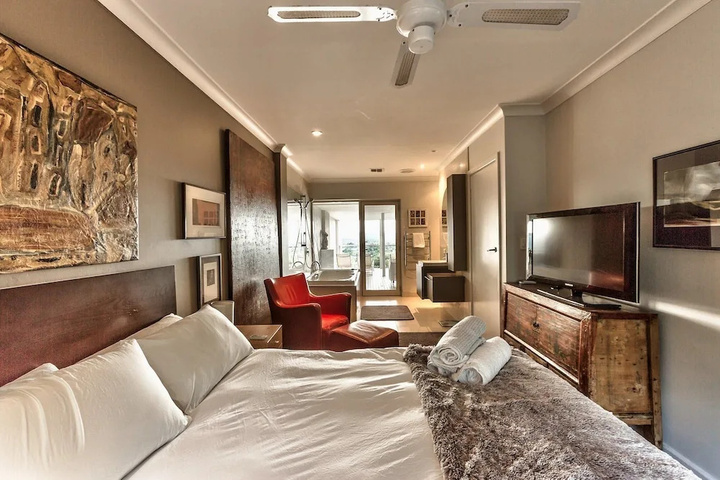 Room 4 of 14