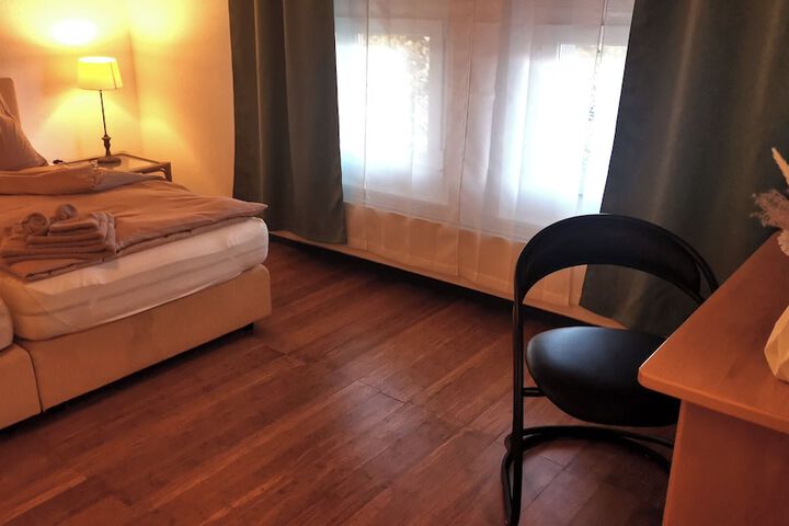 Room 6 of 29