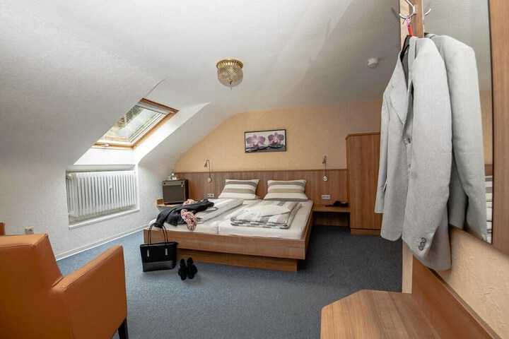 Room 8 of 37